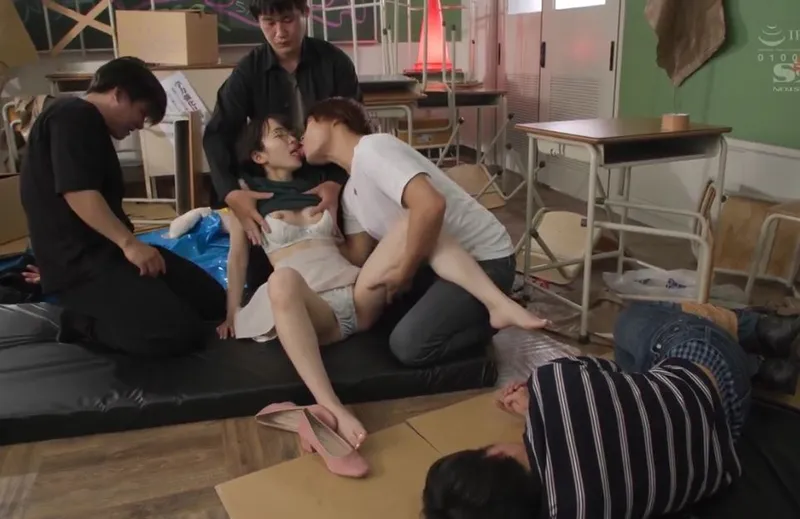 phim sex việt nam cô giáo,sex chịch trung quốc,phim sex vợ chồng viet nam Giúp đỡ cậu anh người yêu bị bắt nạt, nữ học sinh dính vào đám côn đồ biến thái