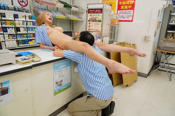 truyện hentaivn Anh cấp trên tống tình cô con gái ngổ ngáo của chủ cửa hàng tiện lợi